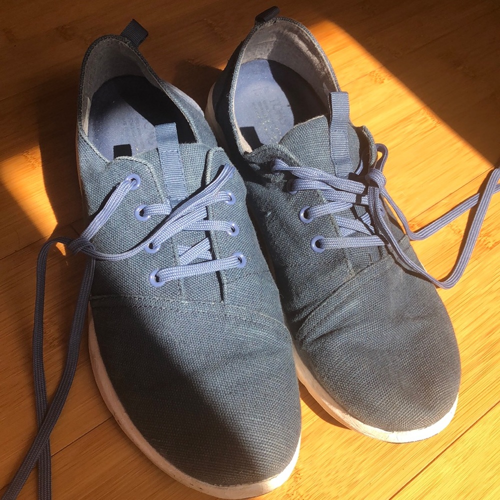 Tom’s shoes blue lace up